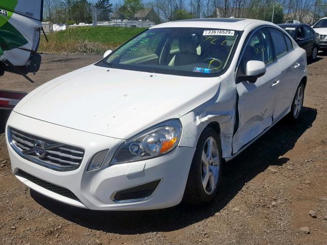 YV1612FSXD1226391 - 2013 VOLVO S60 T5 WHITE photo 2