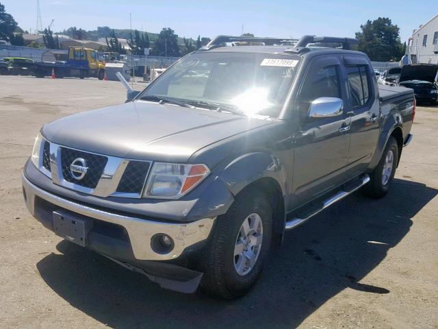 1N6AD07W46C439077 - 2006 NISSAN FRONTIER C GRAY photo 2