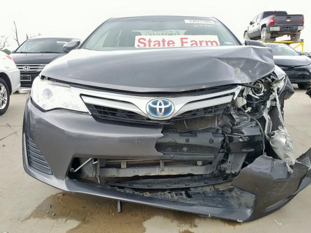 4T1BD1FK2DU080715 - 2013 TOYOTA CAMRY HYBR GRAY photo 9