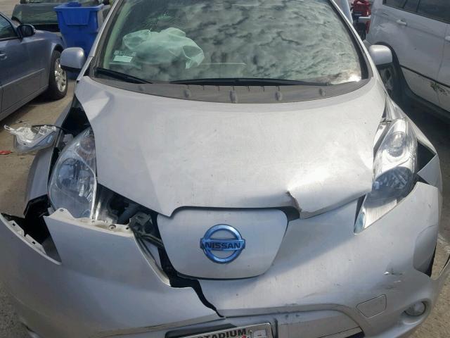 1N4AZ0CP8FC300160 - 2015 NISSAN LEAF S SILVER photo 7