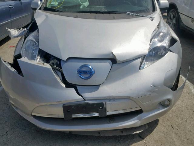 1N4AZ0CP8FC300160 - 2015 NISSAN LEAF S SILVER photo 9