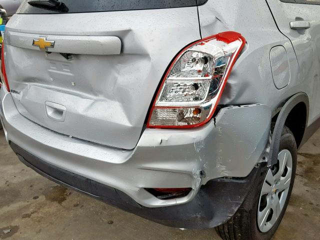 3GNCJKSB7KL162242 - 2019 CHEVROLET TRAX LS SILVER photo 10