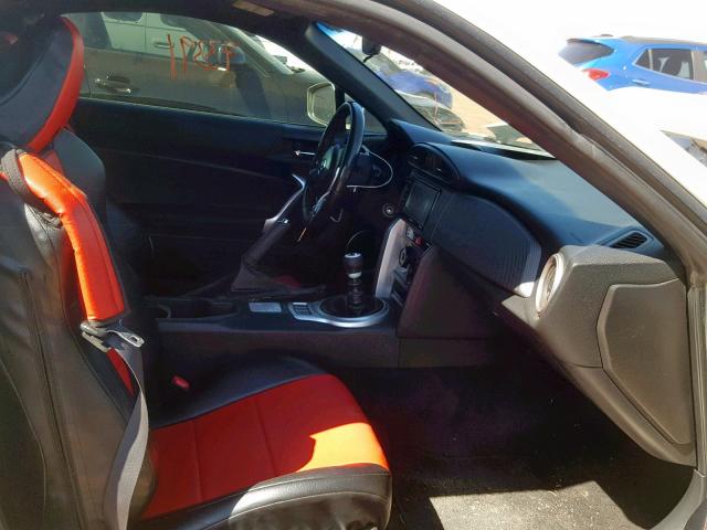 JF1ZNAA13G9703867 - 2016 TOYOTA SCION FR-S WHITE photo 5