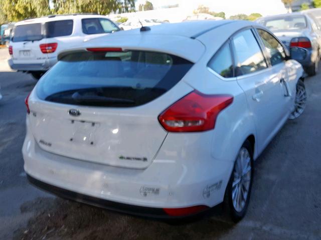 1FADP3R47FL375546 - 2015 FORD FOCUS BEV WHITE photo 4