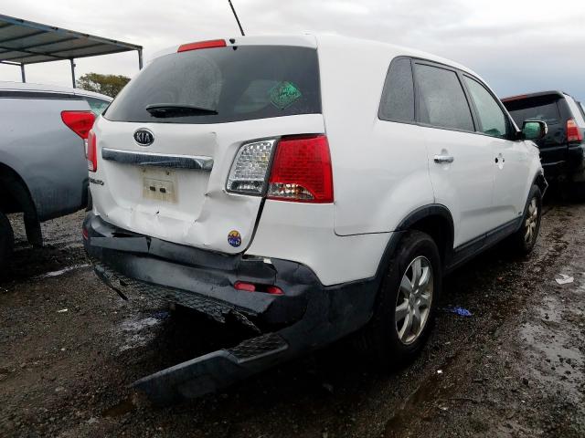 5XYKTCA12BG111056 - 2011 KIA SORENTO BASE  photo 4