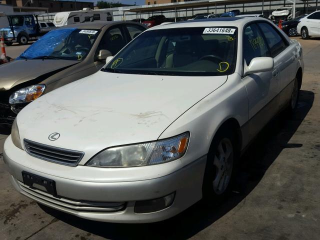 JT8BF28G0Y5084807 - 2000 LEXUS ES 300 WHITE photo 2