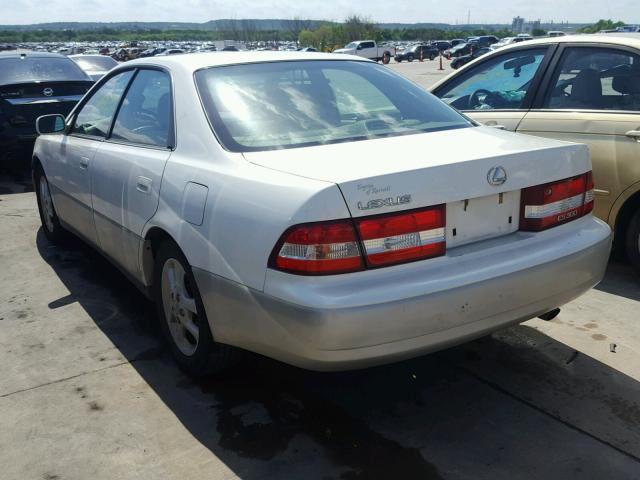 JT8BF28G0Y5084807 - 2000 LEXUS ES 300 WHITE photo 3