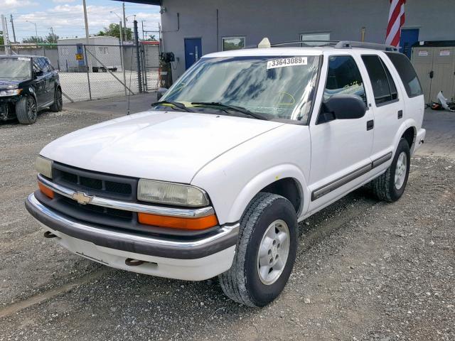 1GNDT13W112190807 - 2001 CHEVROLET BLAZER WHITE photo 2