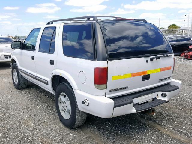 1GNDT13W112190807 - 2001 CHEVROLET BLAZER WHITE photo 3