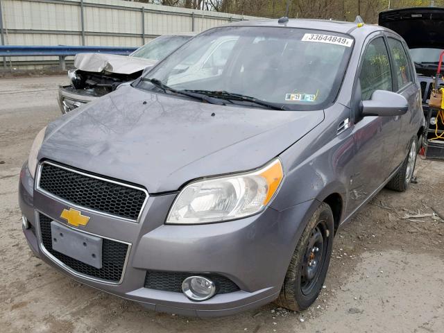 KL1TG66E29B622204 - 2009 CHEVROLET AVEO LT GRAY photo 2