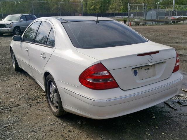 WDBUF65JX4A555959 - 2004 MERCEDES-BENZ E 320 WHITE photo 3