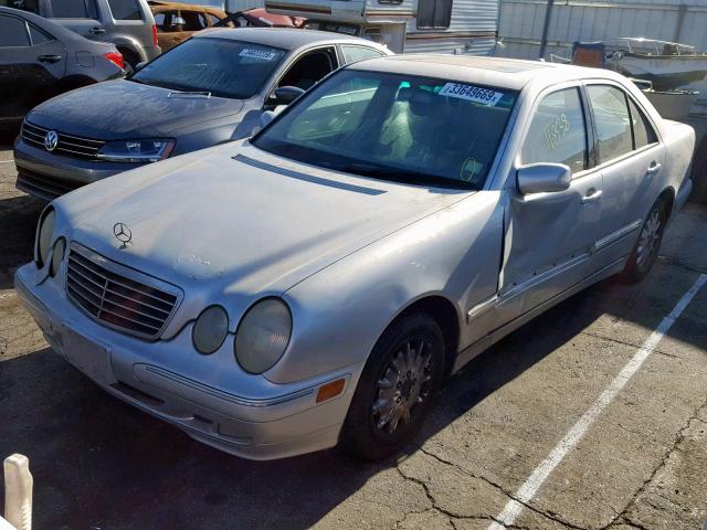 WDBJF65JXYB080364 - 2000 MERCEDES-BENZ E 320 SILVER photo 2