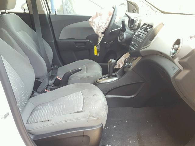 1G1JA6SH1E4197387 - 2014 CHEVROLET SONIC LS WHITE photo 5