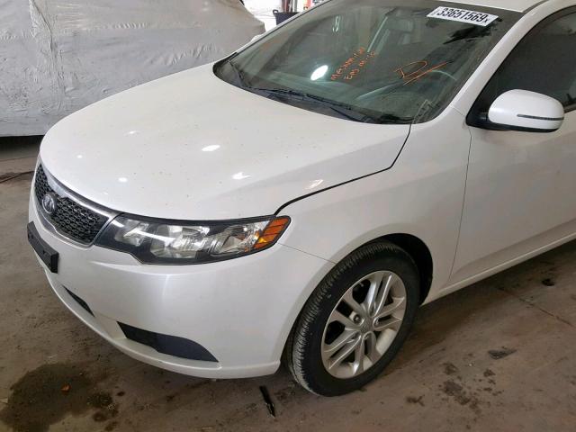 KNAFU4A28C5558883 - 2012 KIA FORTE EX WHITE photo 9