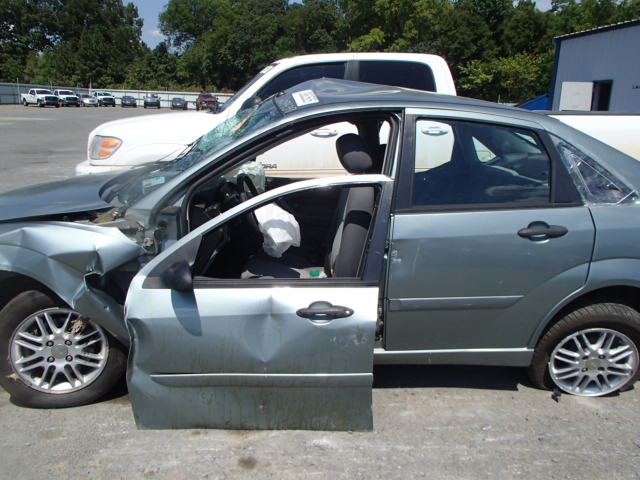 1FAFP34N66W208439 - 2006 FORD FOCUS ZX4 SILVER photo 9