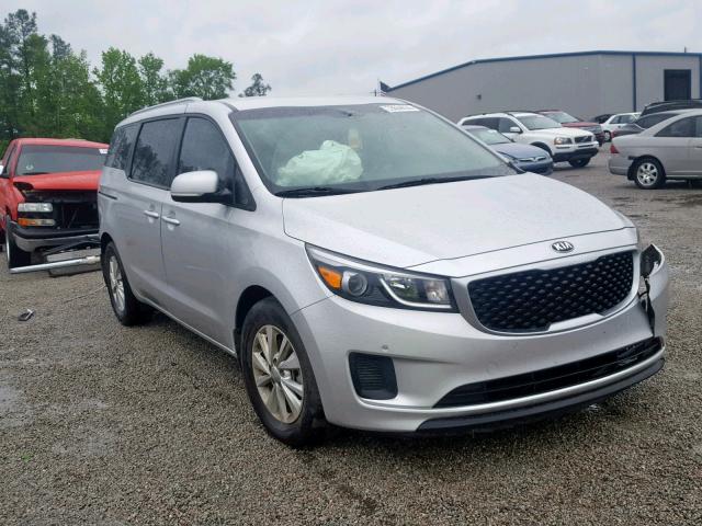 KNDMB5C18H6312296 - 2017 KIA SEDONA LX SILVER photo 1