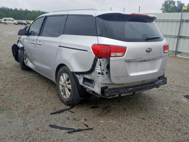 KNDMB5C18H6312296 - 2017 KIA SEDONA LX SILVER photo 3