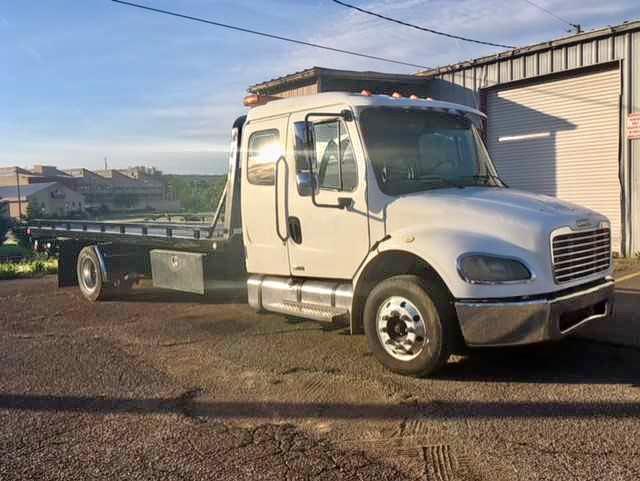 1FVACWCTX4HM54269 - 2004 FREIGHTLINER M2 106 MED WHITE photo 1