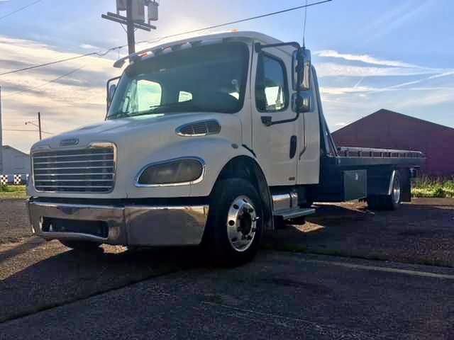 1FVACWCTX4HM54269 - 2004 FREIGHTLINER M2 106 MED WHITE photo 2