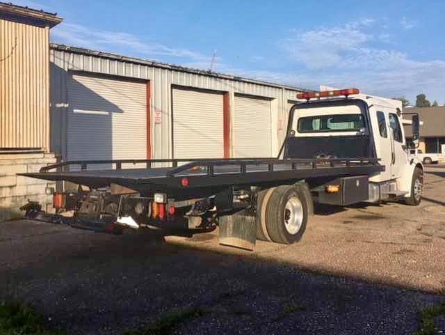 1FVACWCTX4HM54269 - 2004 FREIGHTLINER M2 106 MED WHITE photo 4