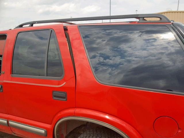 1GNDT13W9Y2105187 - 2000 CHEVROLET BLAZER RED photo 10