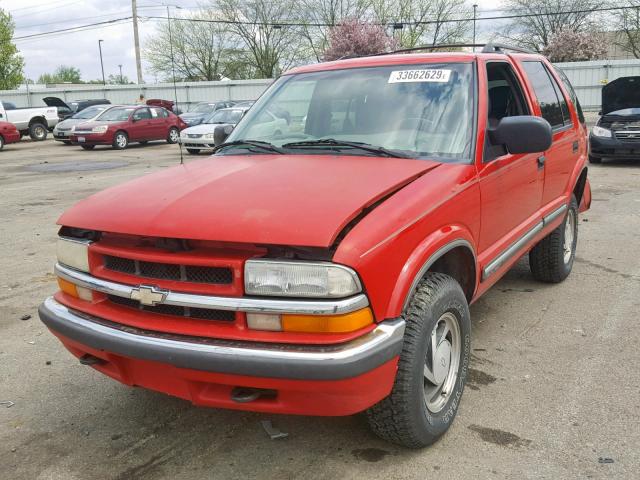 1GNDT13W9Y2105187 - 2000 CHEVROLET BLAZER RED photo 2