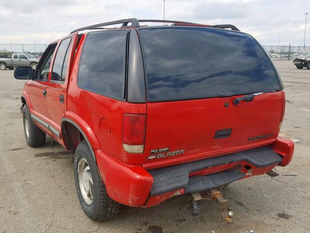 1GNDT13W9Y2105187 - 2000 CHEVROLET BLAZER RED photo 3