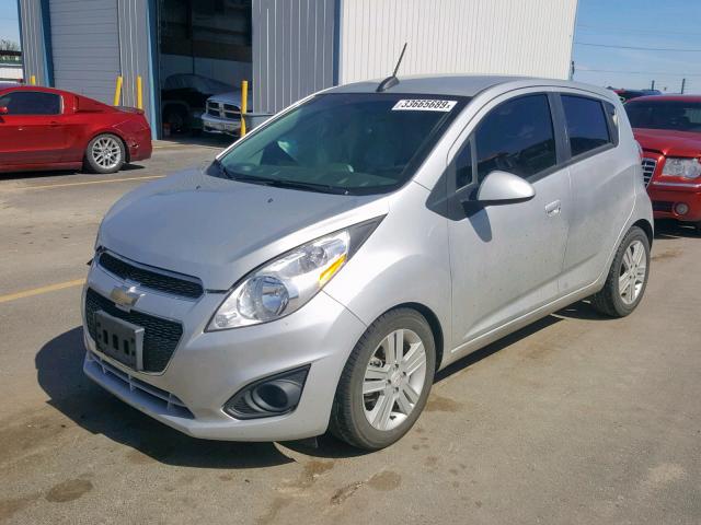 KL8CD6S94FC748136 - 2015 CHEVROLET SPARK 1LT SILVER photo 2