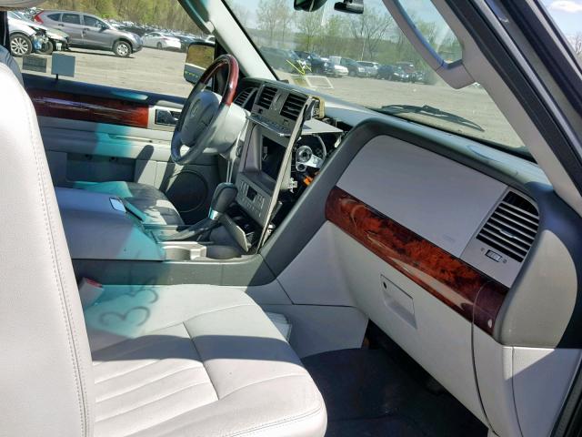 5LMFU28R44LJ30454 - 2004 LINCOLN NAVIGATOR Gris photo 5