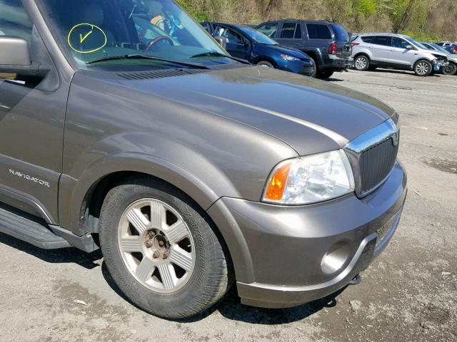 5LMFU28R44LJ30454 - 2004 LINCOLN NAVIGATOR Gris photo 9