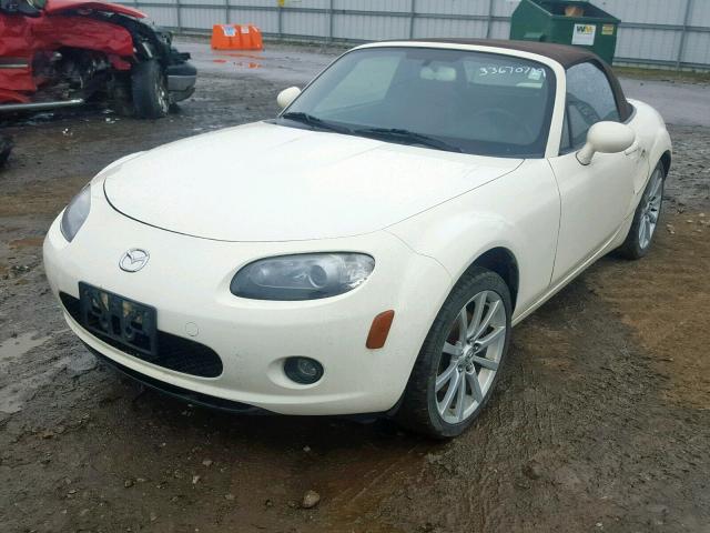 JM1NC25FX60108155 - 2006 MAZDA MX-5 MIATA WHITE photo 2