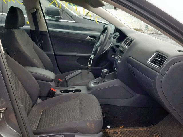 3VW2K7AJ3EM308302 - 2014 VOLKSWAGEN JETTA BASE GRAY photo 5