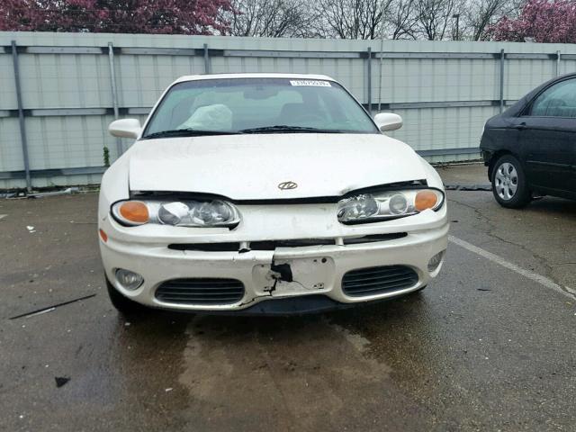 1G3GR64H124169754 - 2002 OLDSMOBILE AURORA WHITE photo 9