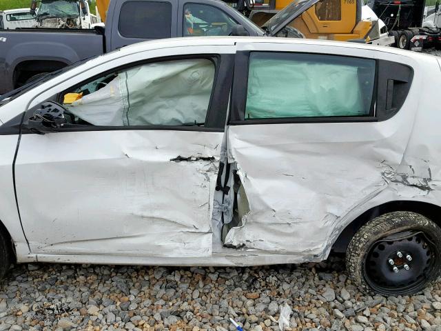 1G1JA6SH9E4198013 - 2014 CHEVROLET SONIC LS WHITE photo 9