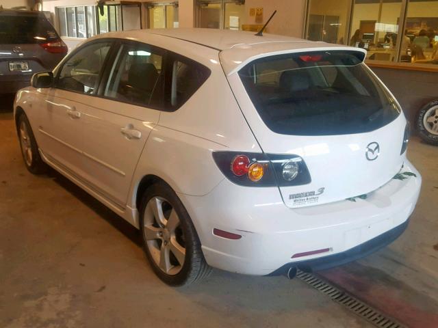 JM1BK343751326663 - 2005 MAZDA 3 HATCHBAC WHITE photo 3