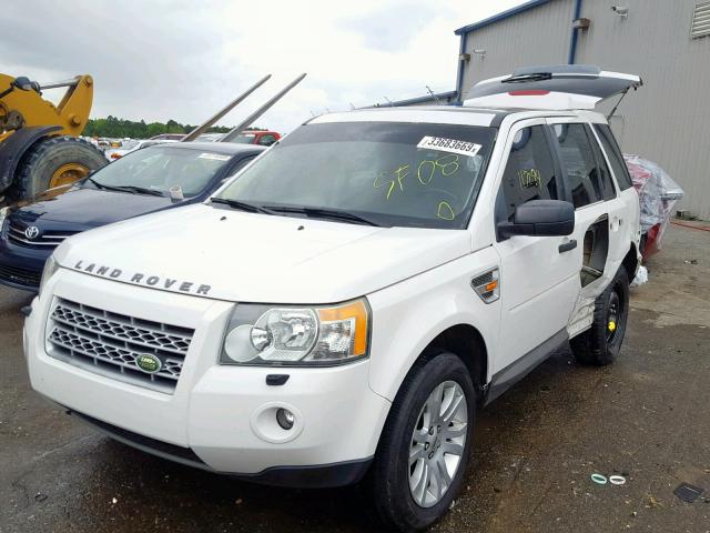 SALFP24N58H051071 - 2008 LAND ROVER LR2 SE WHITE photo 2