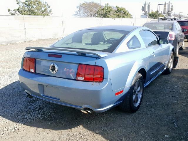 1ZVHT82H965173598 - 2006 FORD MUSTANG GT BLUE photo 4