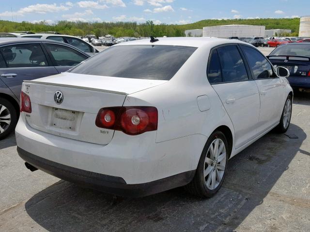 3VWRJ7AJ3AM044445 - 2010 VOLKSWAGEN JETTA WOLF WHITE photo 4