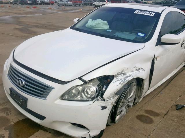 JN1CV6EK5AM100779 - 2010 INFINITI G37 BASE WHITE photo 9