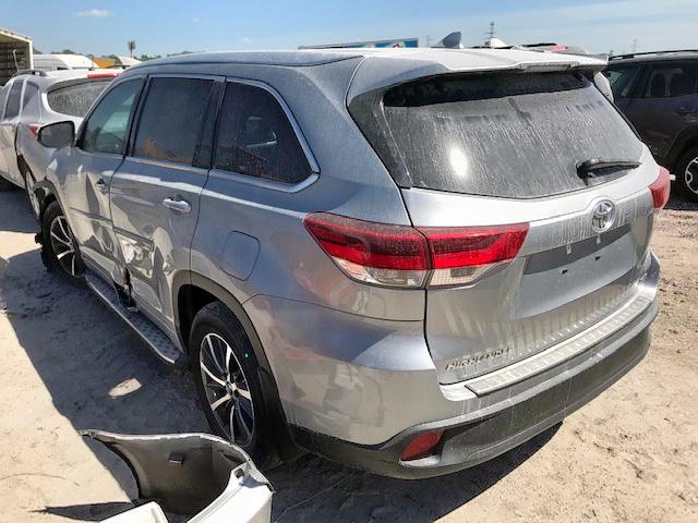 5TDKZRFH4HS519481 - 2017 TOYOTA HIGHLANDER SE  photo 3