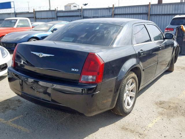 2C3LA43R56H282348 - 2006 CHRYSLER 300 BLACK photo 4