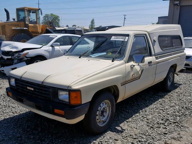 JT4RN55R9E0025953 - 1984 TOYOTA PICKUP 1/2 CREAM photo 2