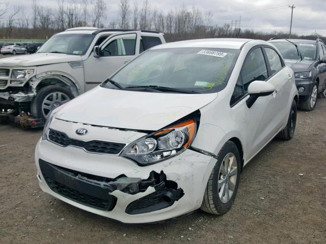 KNADN5A30F6499832 - 2015 KIA RIO EX WHITE photo 2