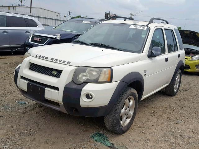 SALNY22285A449607 - 2005 LAND ROVER FREELANDER WHITE photo 2