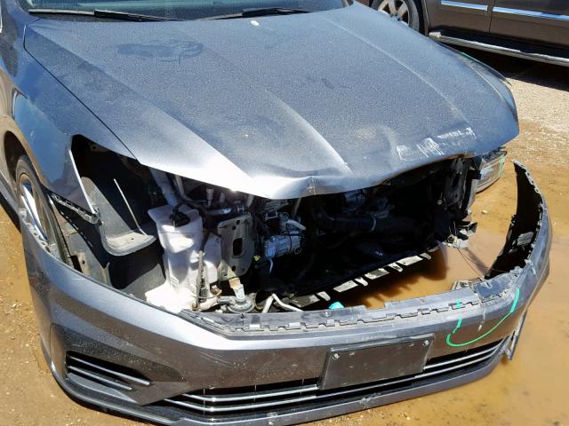 1VWDT7A36HC029133 - 2017 VOLKSWAGEN PASSAT R-L GRAY photo 9