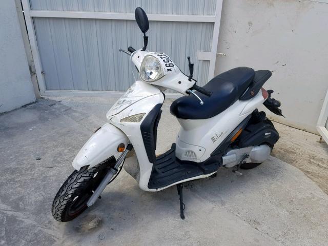 L8YTCKPK2CM500134 - 2013 SHENKE SCOOTER WHITE photo 2