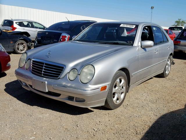 WDBJF65J52B421340 - 2002 MERCEDES-BENZ E 320 SILVER photo 2