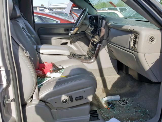 1GKEK63U94J189558 - 2004 GMC YUKON DENA SILVER photo 5