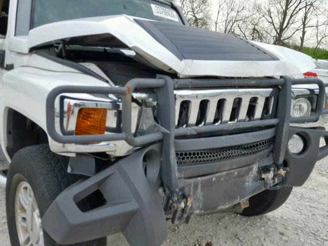 5GTDN136768325420 - 2006 HUMMER H3 WHITE photo 9