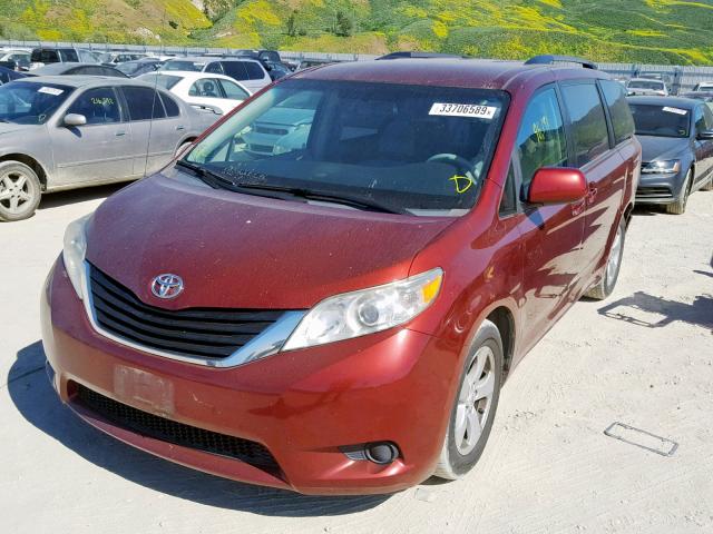 5TDKK3DC1BS015101 - 2011 TOYOTA SIENNA LE RED photo 2